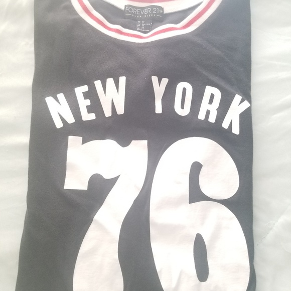 New York Women Top (plus size Size 2X) - Picture 3 of 5